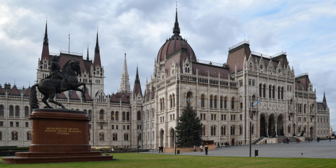 Költségvetési módosító javaslatokat fogadott el a parlament