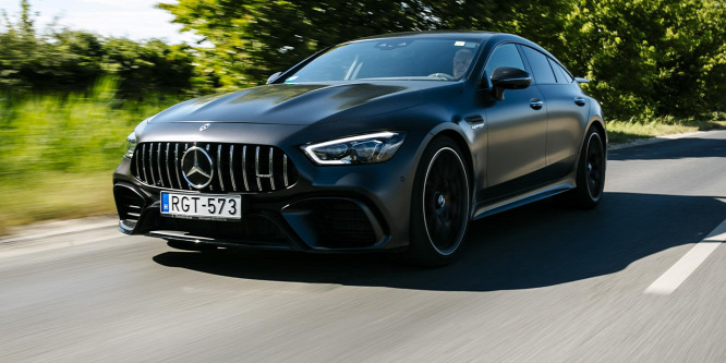 Együtt retteg a család, ha apu padlóig nyomja a gázt – Mercedes-AMG GT 63 S 4MATIC+ teszt
