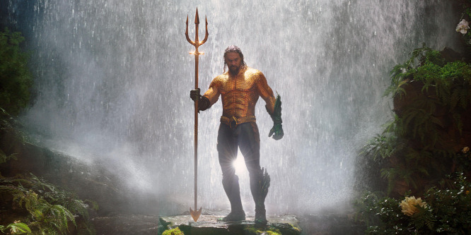 Jason Momoa "aputestén" csámcsog az internet! De miért is?!
