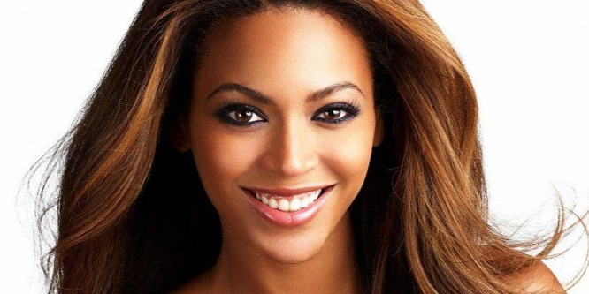Botrányos: Beyoncé és Jay-Z nem állt fel a himnusz alatt – Videó