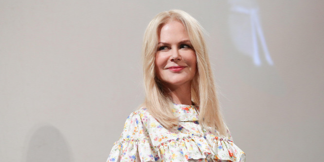 Nicole Kidman félmeztelenül mutatta meg magát