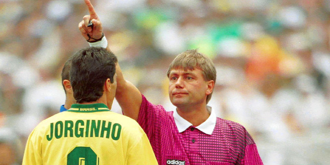 Orrtörés, kölcsönpénz: 25 éve vezette Puhl Sándor a vb-döntőt