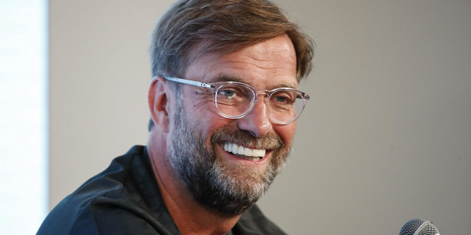 Egy újságíró ölelkezni akart Klopp-pal, parádés volt, ahogy reagált