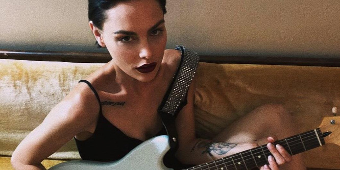 Csodálja meg a Playboy nyári, szexi felfedezettjét - privát fotók!