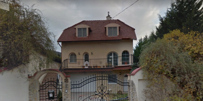 Luxusvillából kéreget a Soros-blog főszerkesztője