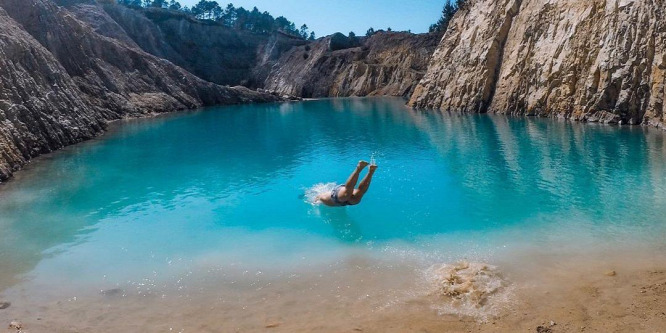 Turistamágnessé váltak a mérgező tavak Spanyolországban – képek