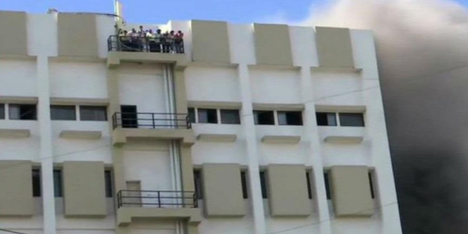 Kigyulladt egy kormányzati épület Indiában, sokan bennrekedhettek - videó