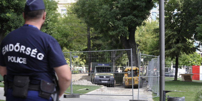 Világháborús bombákat találtak Budapest belvárosában