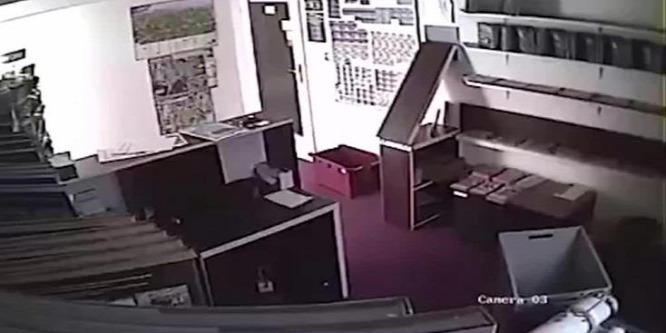 Éjszakánként megmozdulnak a könyvek egy szlovákiai múzeumban - videó