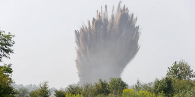 Ekkorát robban egy egytonnás világháborús bomba – videó