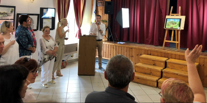 Gyerekrajzokat árvereztek Csopakon - videó