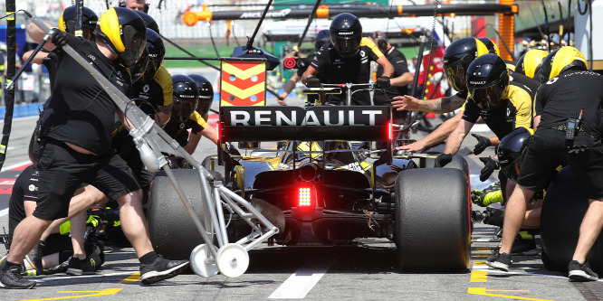 Már 1000 lóerő fölött járnak a hibrid F1-es motorok