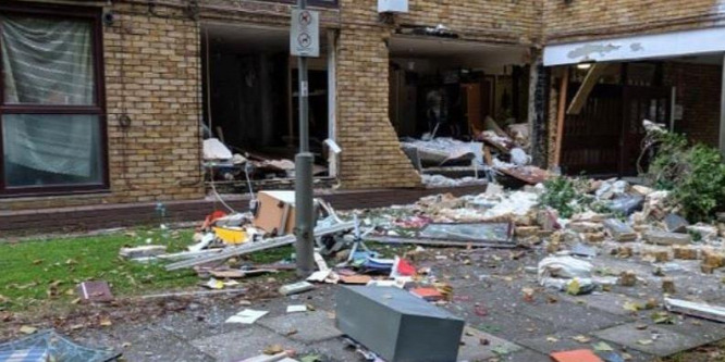 Hatalmas robbanás volt egy dél londoni társasházban