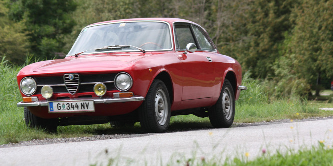 Júlia nem akar a földön járni? – Alfa Giulia 1300 GT Junior teszt