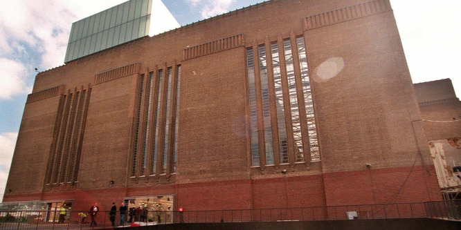 Pszichiátriai vizsgálat vár a kamasz fiúra, aki ledobott egy kisgyereket a Tate Modern Múzeum teraszáról