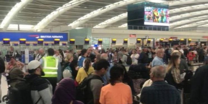 Komoly fennakadások vannak London repterein egy informatikai hiba miatt