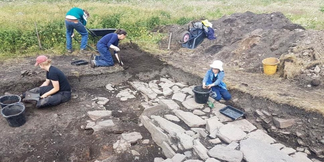 Különleges, föld alatti viking ivócsarnokot fedeztek fel a régészek