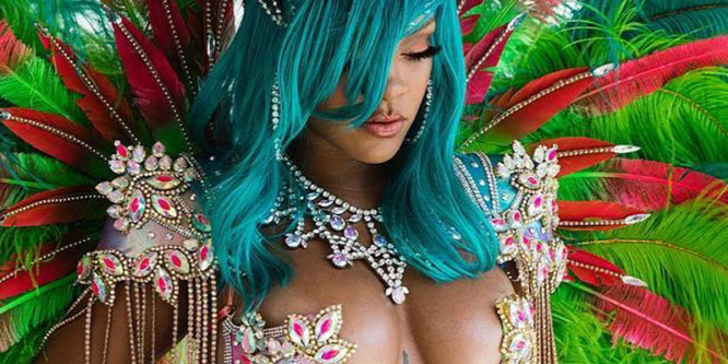 Rihanna önéletrajzi könyvet adott ki, ami inkább egy fotóalbum - Videó