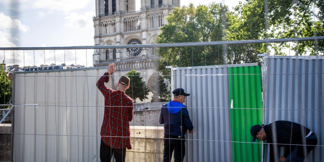 A hatóságok szerint sürgősen meg kell akadályozni a Notre-Dame összeomlását