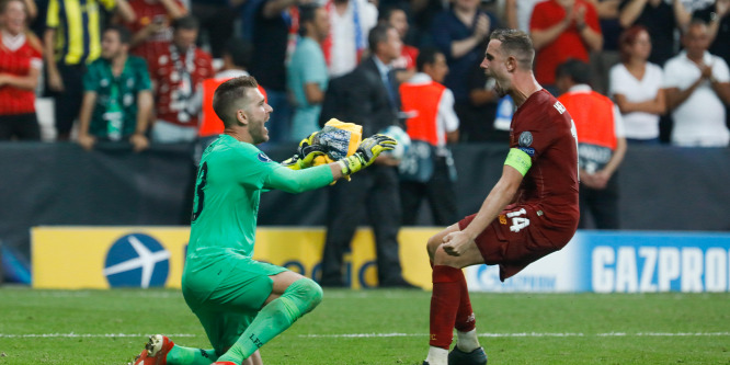 Egy szurkoló miatt sérült meg a hős liverpooli kapus - videó