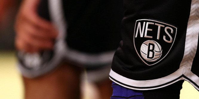 A csapatot és a csarnokot is eladja az NBA-klub orosz tulajdonosa