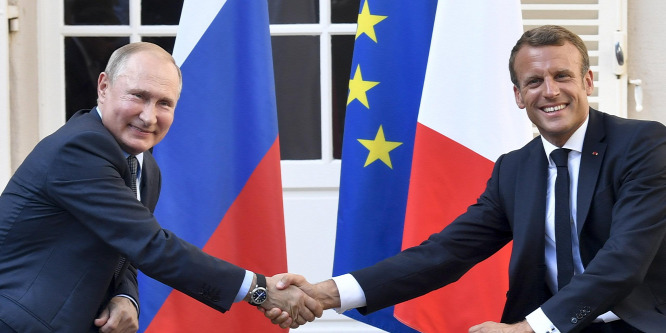 Egymással tárgyalt Vlagyimir Putyin és Emmanuel Macron