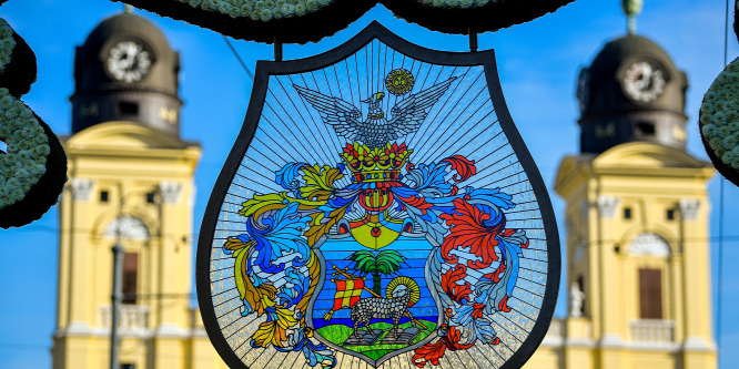 Debreceni virágkarnevál: 18 virágkocsi és 27 művészeti csoport vonult fel