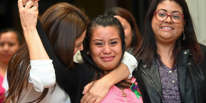 El Salvador: közel 3 év után felmentették a csecsemőgyilkossággal vádolt nőt