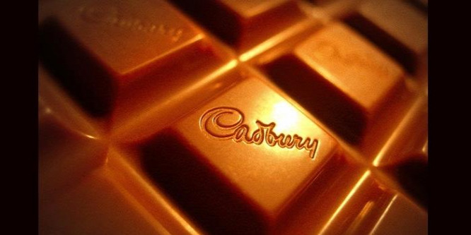 Nagyszerű szimbólummal kötötte össze új színes csokoládéját a Cadbury
