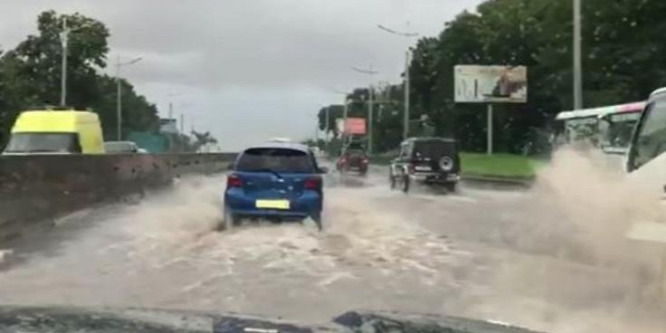 Rendkívüli állapotot vezettek be Vlagyivosztokban a súlyos esőzések miatt - videó