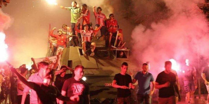 Tankkal vonultak be a városba megünnepelni a BL-sikert - videó