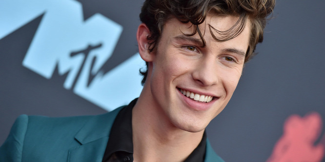 Shawn Mendes leborotválta a haját, teljesen kikészültek a rajongói