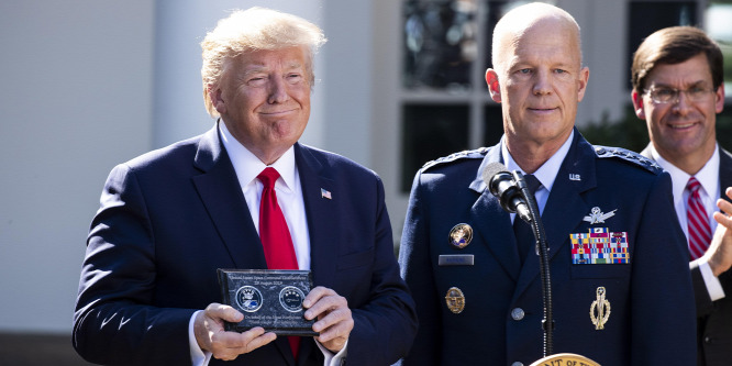 Donald Trump hivatalosan is létrehozta az Egyesült Államok űrparancsnokságát