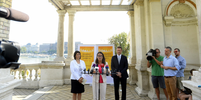 Novák Katalin: Harmadik alkalommal rendeznek Budapesten demográfiai csúcsot