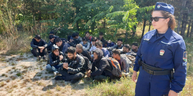 23 migránst fogtak el Ásotthalomnál