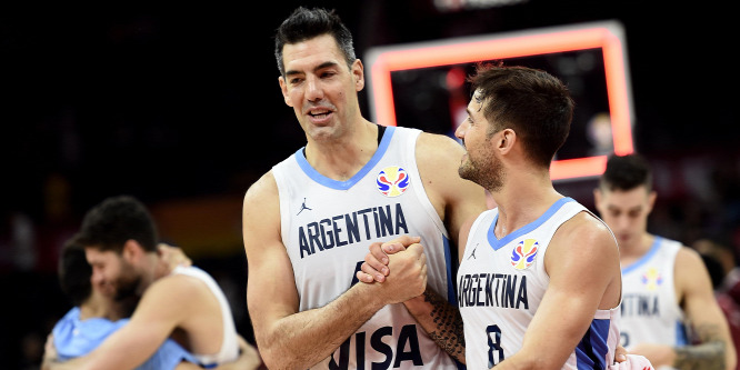 A 39 éves Scola vezetésével verte ki Argentína az aranyesélyes szerbeket