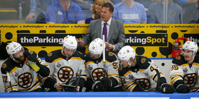 NHL: szerződést hosszabbított a Boston Bruins vezetőedzője