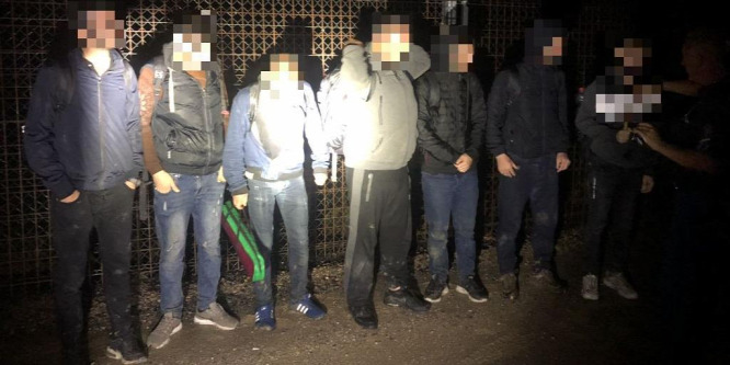 Már a vízen próbálkoznak a migránsok: gumicsónakkal próbáltak bejutni az országba Röszkénél