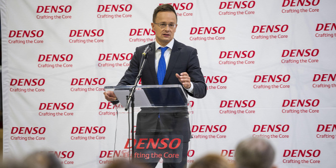 Szijjártó Péter: Jelentős szerepe volt a keletről érkező beruházásoknak