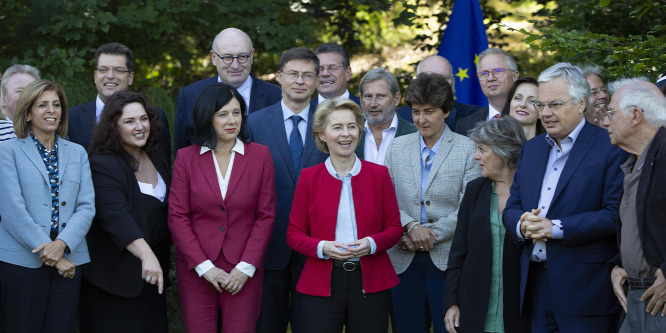 Európa biztonsága: újra kulcsszerepben Magyarország és a V4-ek