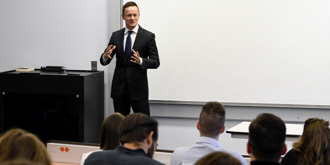 Szijjártó Péter gazdasági együttműködési megállapodást ír alá Nyugat-Virginiában