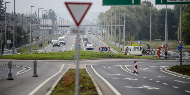Átadták a 21-es főút két új szakaszát Nógrád megyében