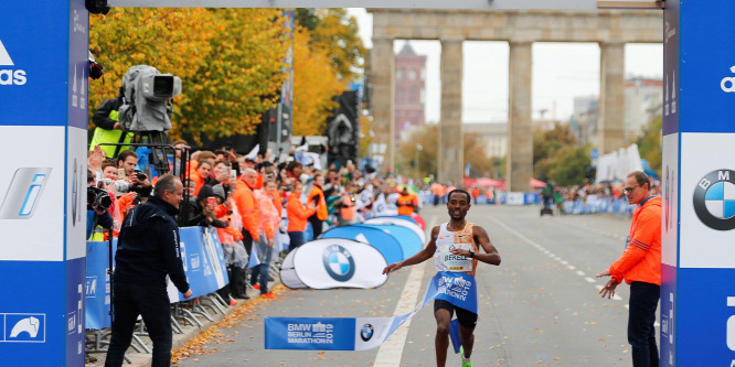 Döbbenetes maratoni visszatérés Berlinben