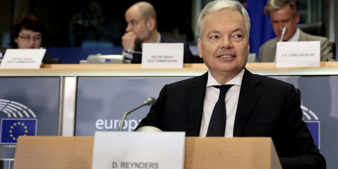 V4NA: Reynders biztosi kinevezése olyan lenne, mintha Al Capone uralná Chicagót