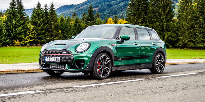 Elgurult a gyógyszer a Mininél, eszelős sportautó lett a családi kombiból - Mini Clubman John Cooper Works (2019) teszt