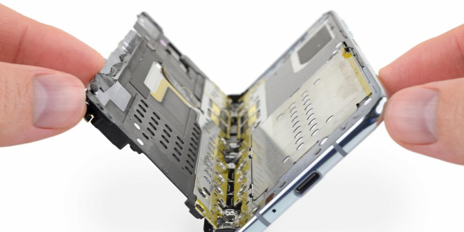 Így néz ki belülről a megújult Samsung Galaxy Fold