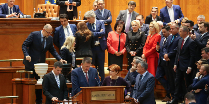 Megbukott a szociáldemokrata Viorica Dancila vezette román kormány