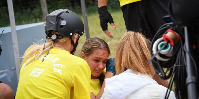 Bokaszalag-szakadást szenvedett a Fuss család, fuss! versenyzője, Bencsik Lili