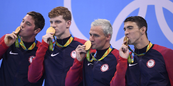 Eltiltották, inkább visszavonult az olimpiai bajnok amerikai úszó