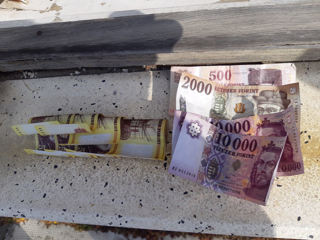 Ölelés közben lopta meg ismerősét egy ceglédi férfi Ölelés közben lopta meg ismerősét egy ceglédi férfi